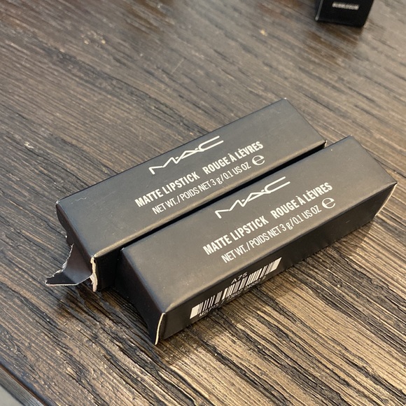 Mac matte lipstick in Lady Danger color. - Picture 1 of 1